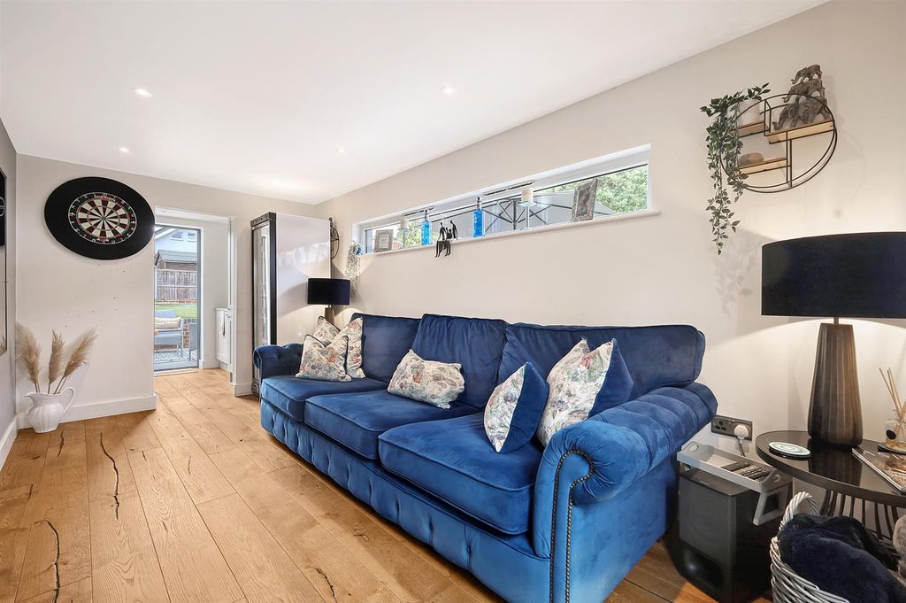 Property photo 3 of 21 23.Jpg