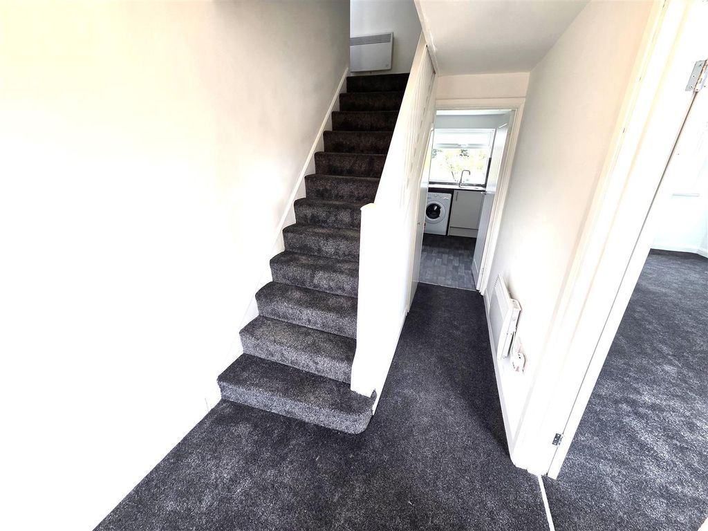 Property photo 2 of 11 Entrance Hallway