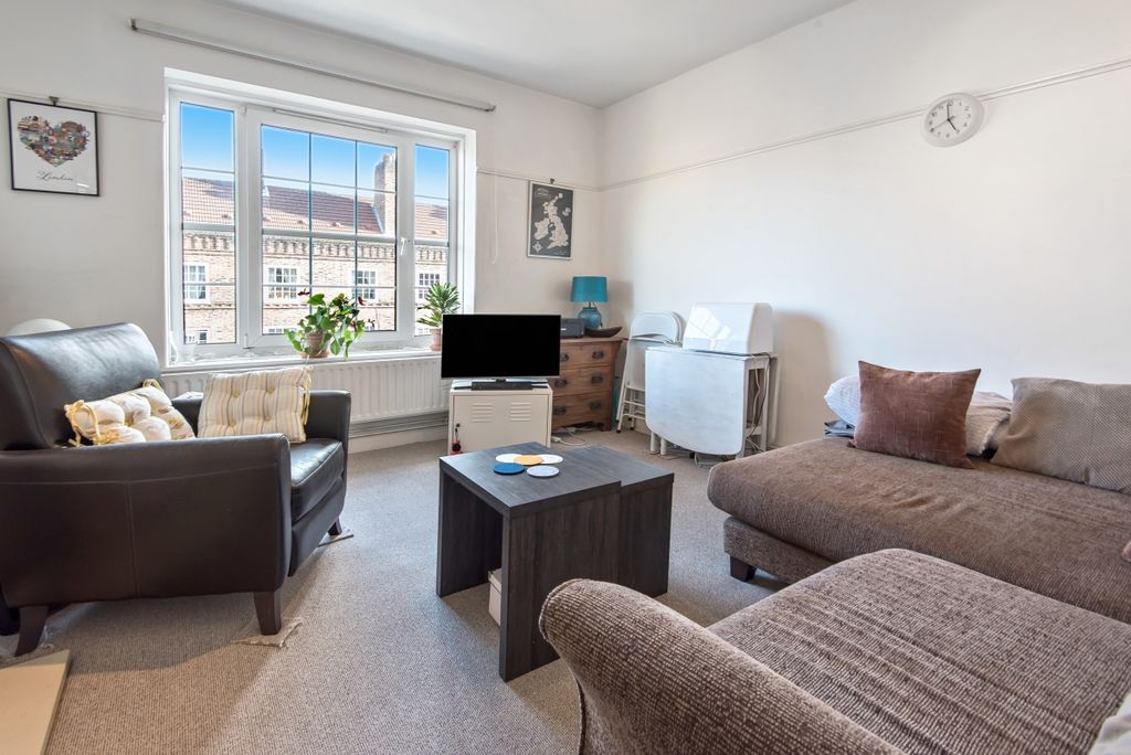Property photo 3 of 12 368986 (5)
