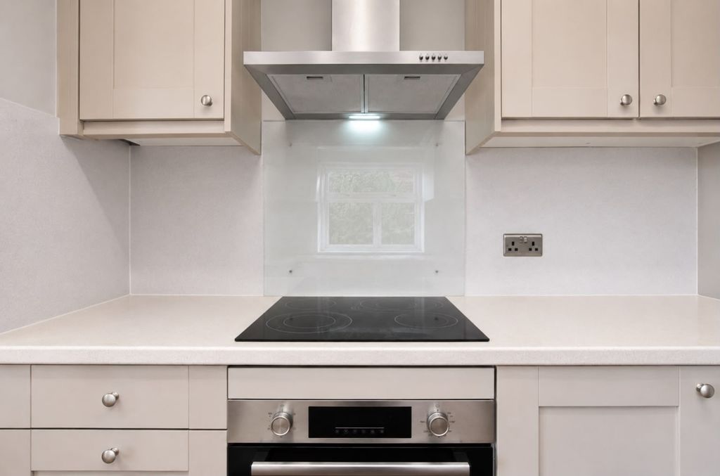 Property photo 3 of 18 Kitchen 3