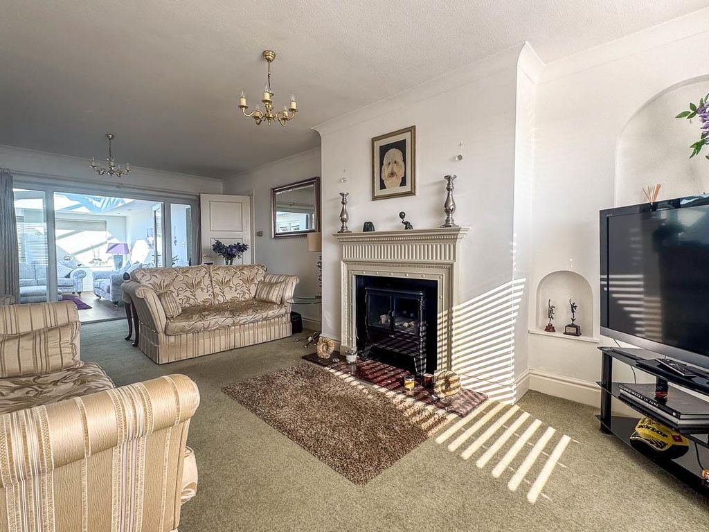 Property photo 2 of 33 41 Howe Road, Onchan (11).Jpg