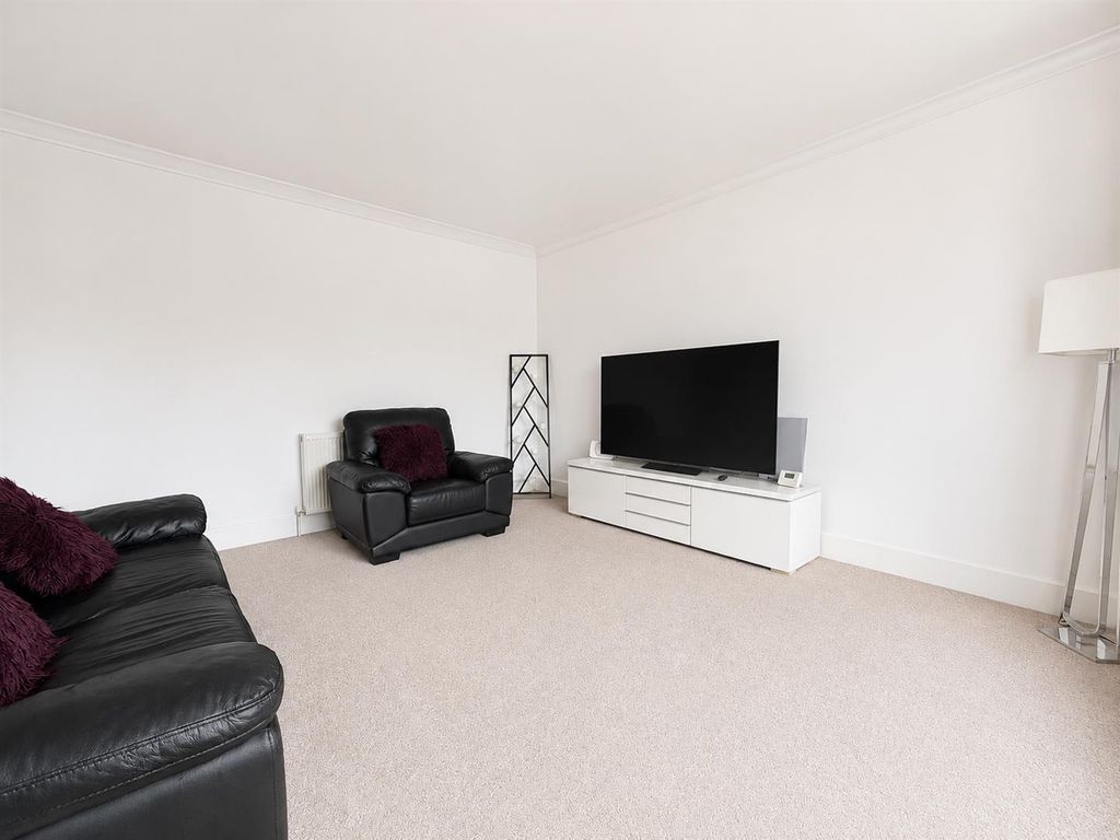 Property photo 3 of 19 Lounge.Png