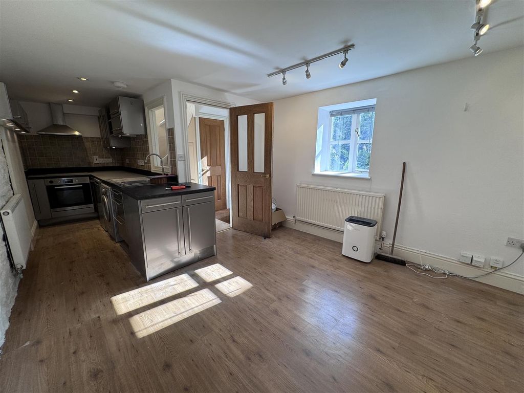 Property photo 3 of 15 Kitchen