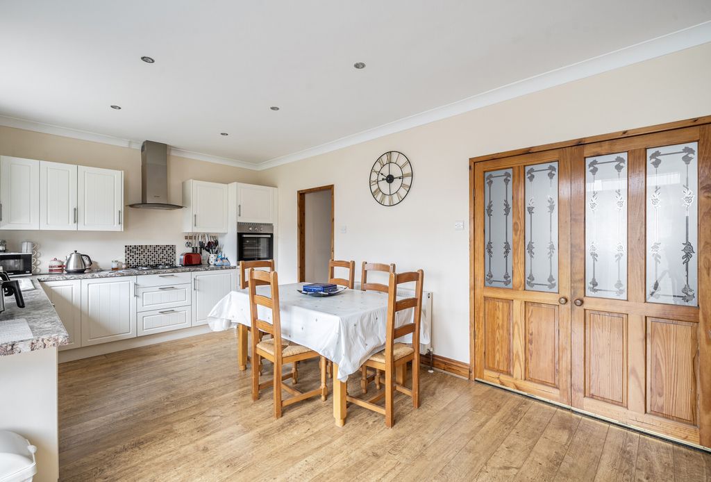 Property photo 2 of 19 1403272-12-698383...