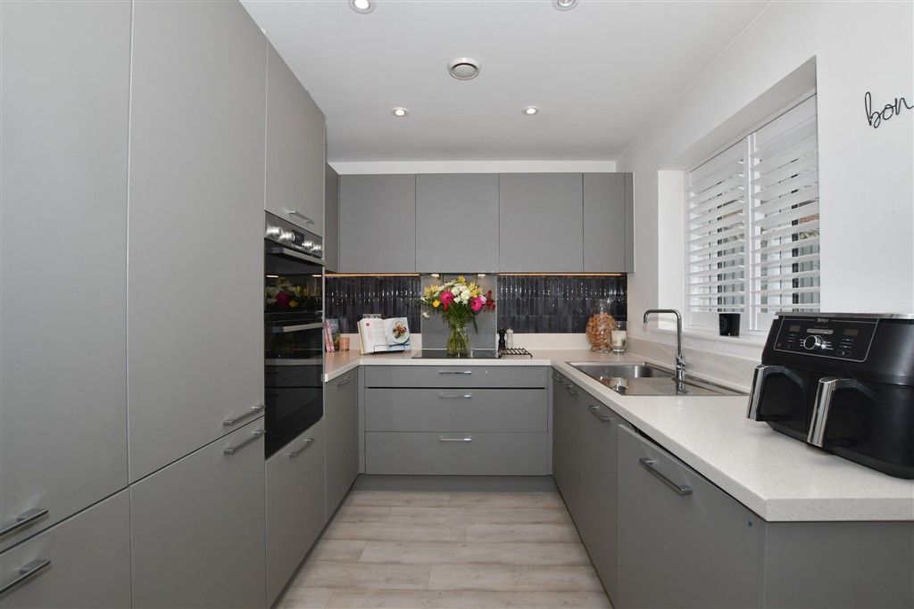 Property photo 2 of 10 Kitchen/Diner