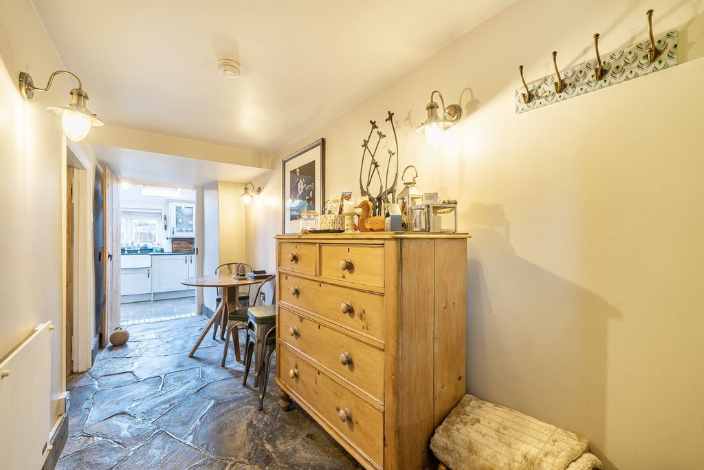 Property photo 3 of 22 1383118-27-69413Cf775Bba