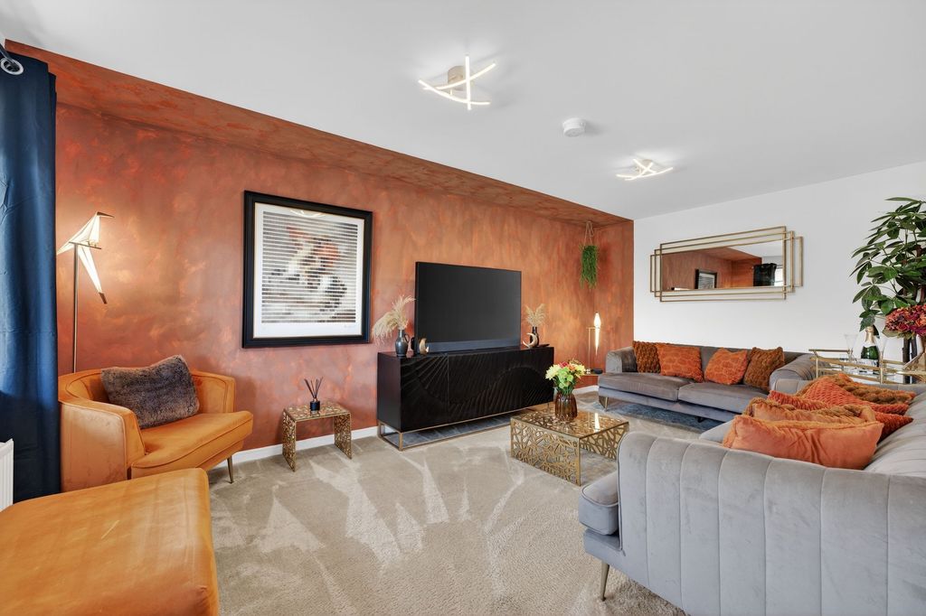 Property photo 2 of 32