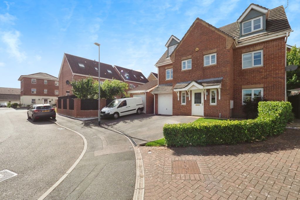 Property photo 1 of 18 An Extensive Plot For Its Next Growing Family - Great Looking House