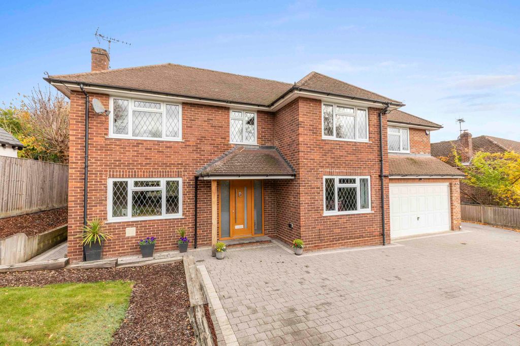 Property photo 1 of 30 8 Spinfield Lane West, Sl7 2Db (Low Res)-25