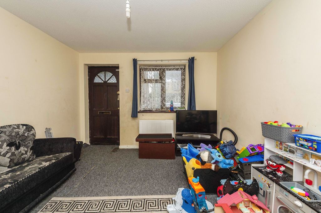 Property photo 3 of 11 Photography