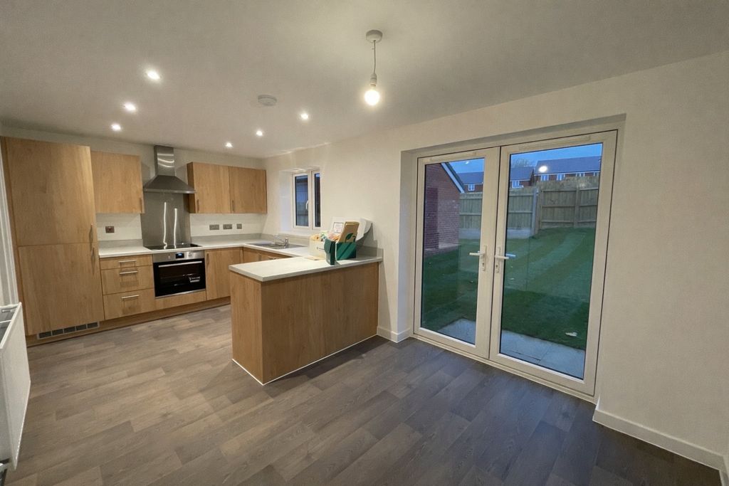 Property photo 2 of 11 Kitchen