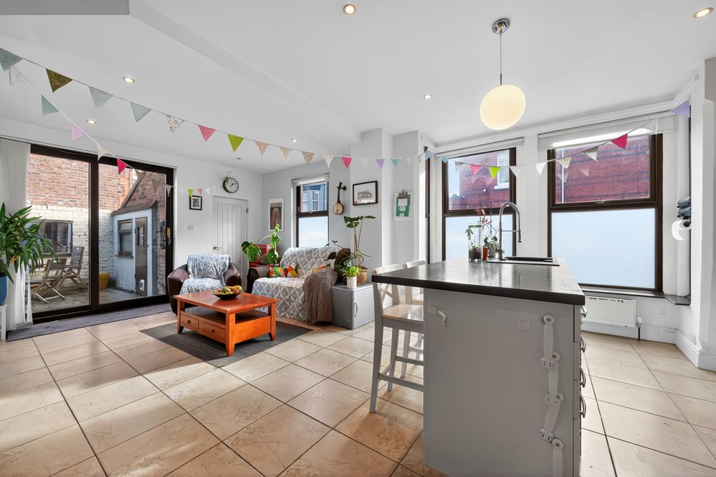 Property photo 3 of 21