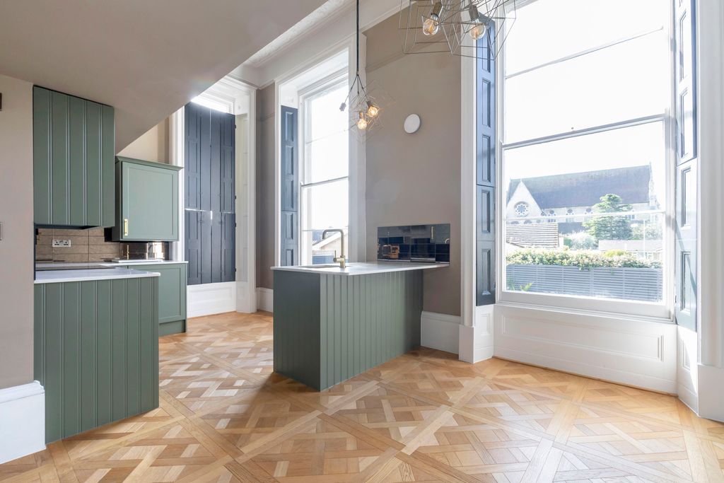 Property photo 2 of 8 Pittiville Circus-02