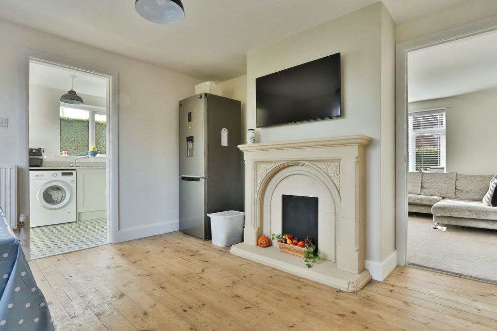 Property photo 2 of 18 4577715