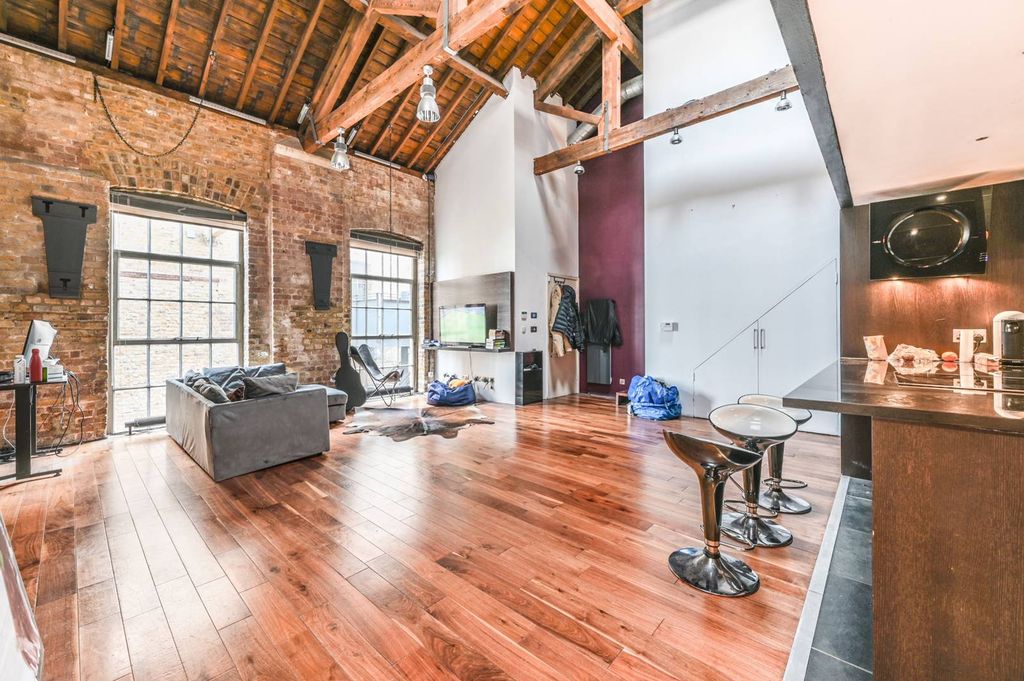 Property photo 2 of 11
