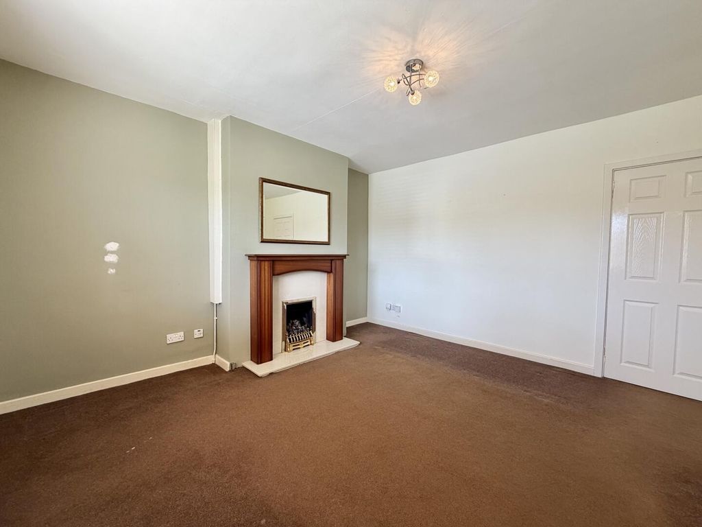 Property photo 3 of 17 Lounge