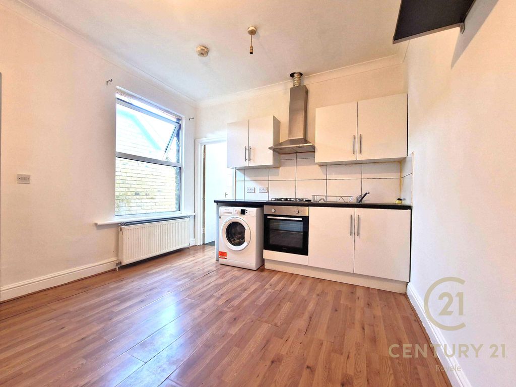 Property photo 2 of 5