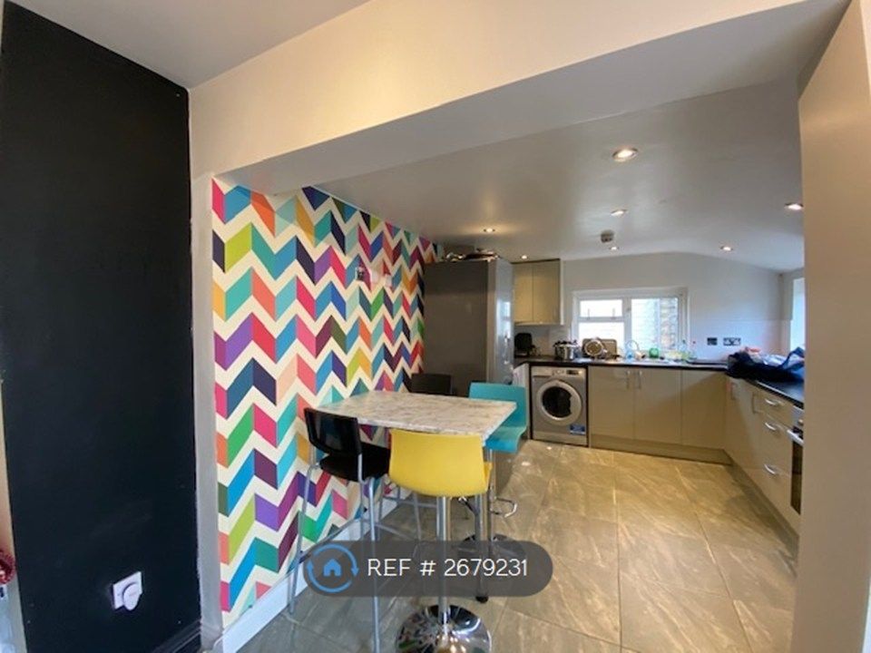 Property photo 1 of 23 Large Kitchen Dinner