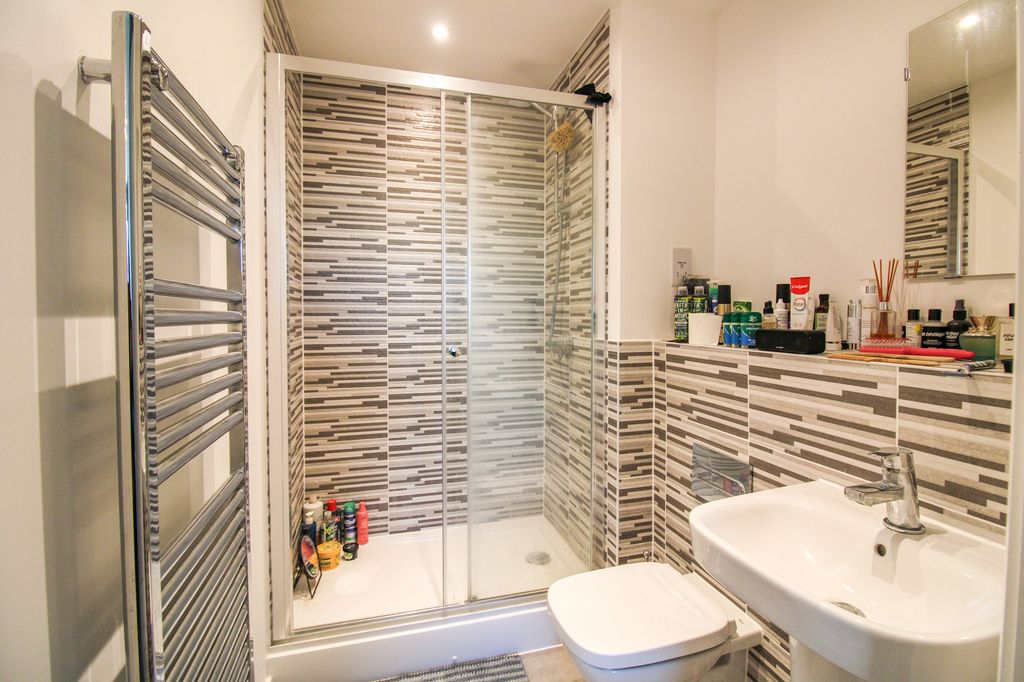 Additional image 9 of 2 bed flat for saleMoorfield Place, Farnborough GU14