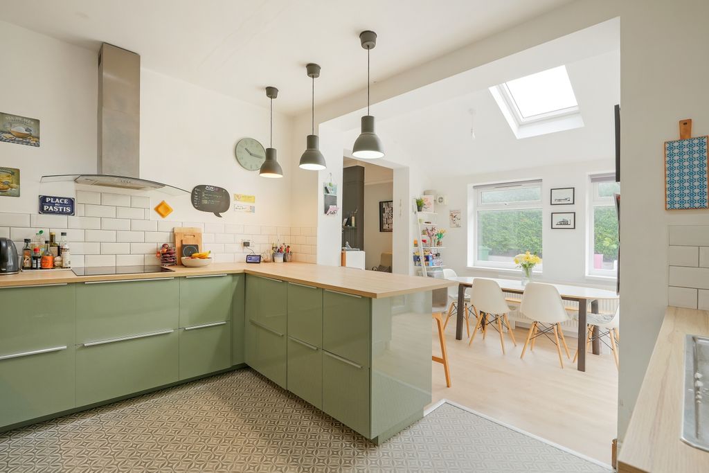Property photo 3 of 29 Dining Kitchen
