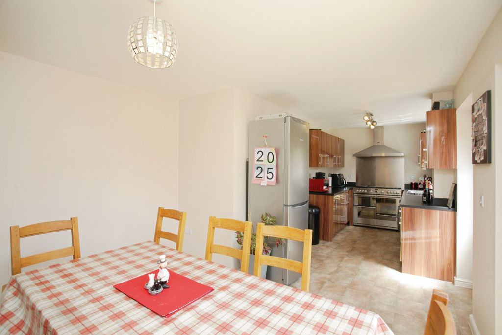 Property photo 3 of 20 3. Dining Kitchen