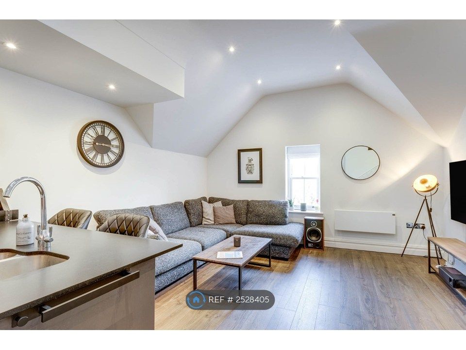 Property photo 1 of 7 Living Space