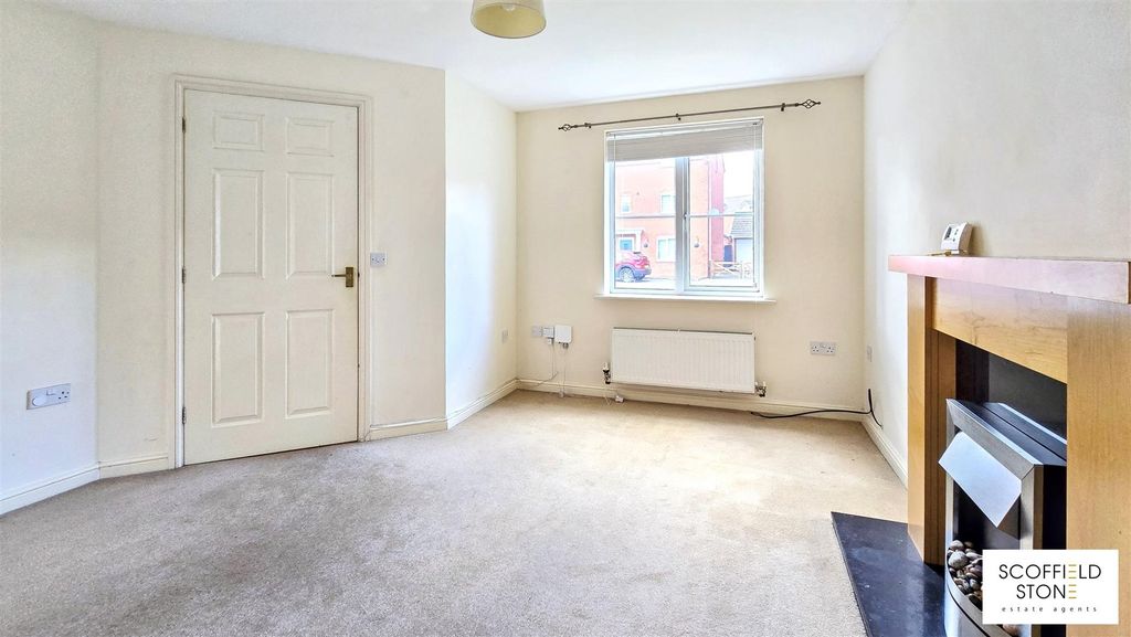 Property photo 3 of 14 Lounge