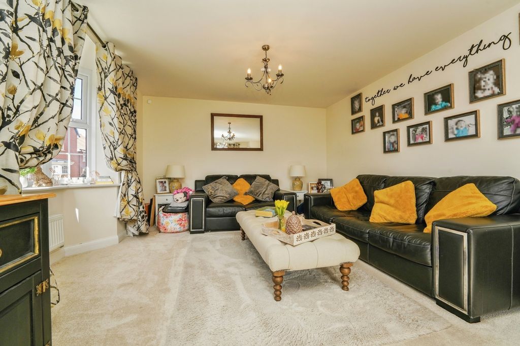 Property photo 3 of 17 Photo