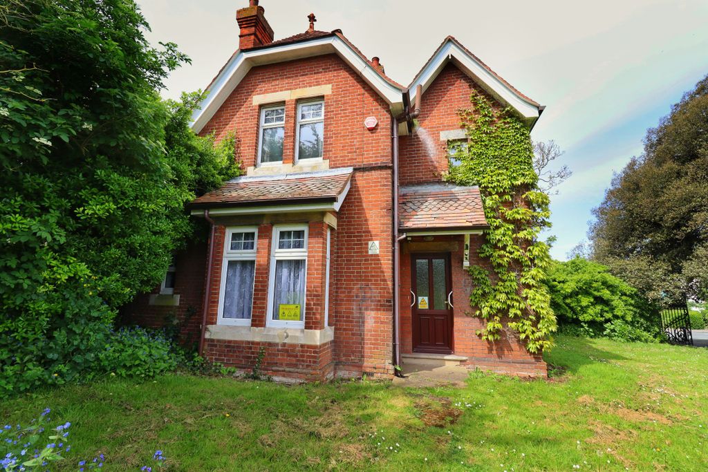Property photo 2 of 37