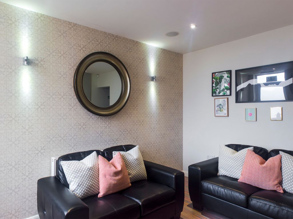 Property photo 1 of 6 Photo 0