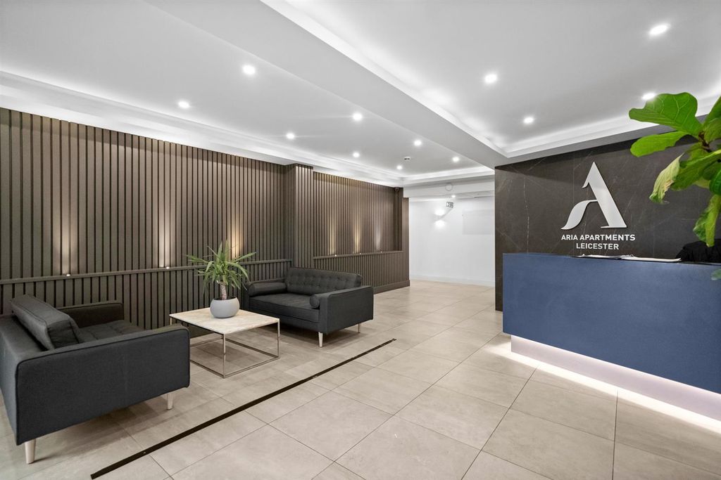 Property photo 1 of 13 Entrance Hall