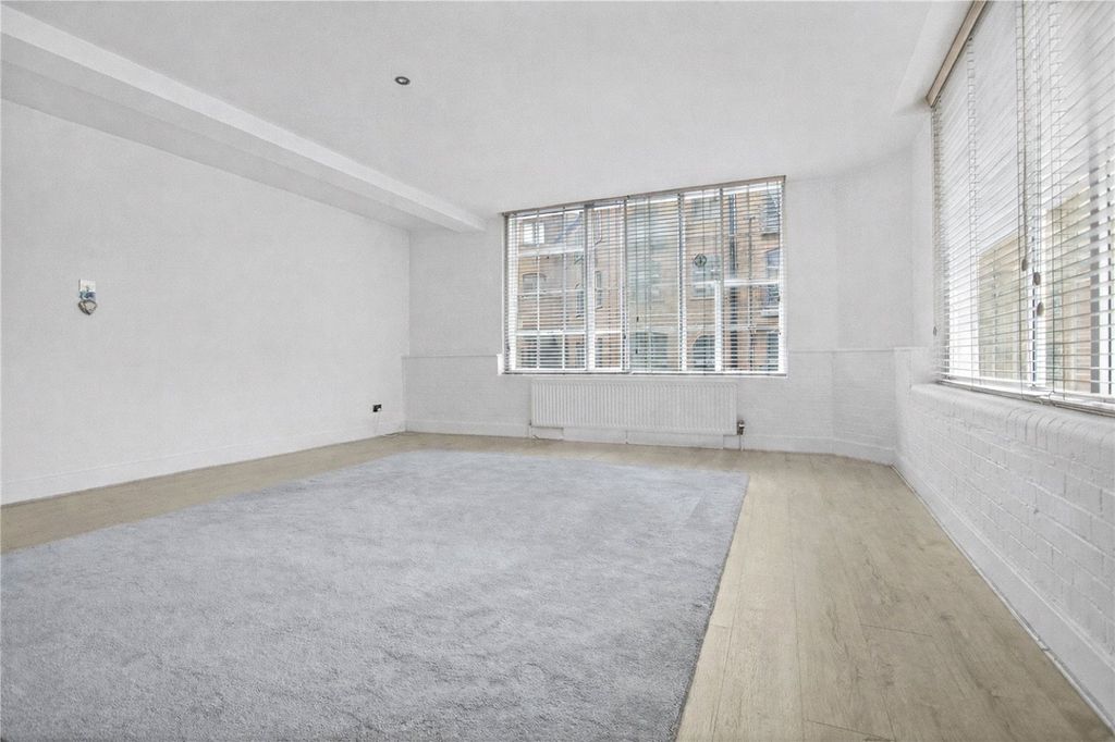 Property photo 3 of 8 Picture No. 18