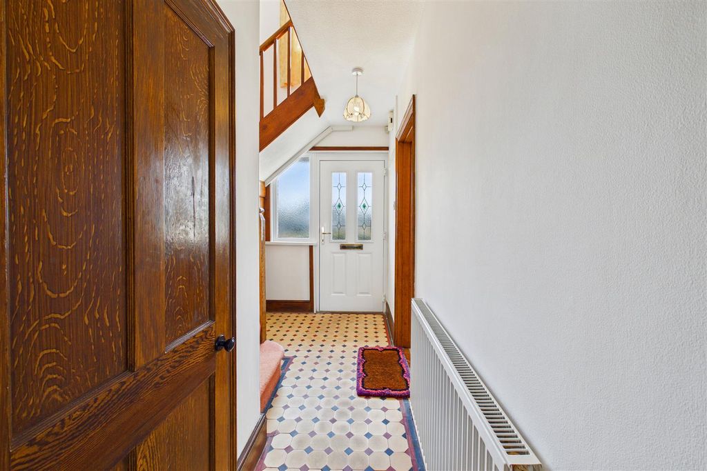 Property photo 3 of 21 Hallway