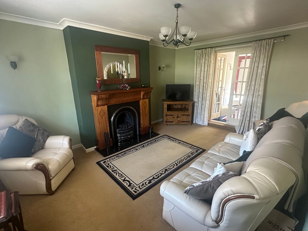 Property photo 2 of 17 Lounge