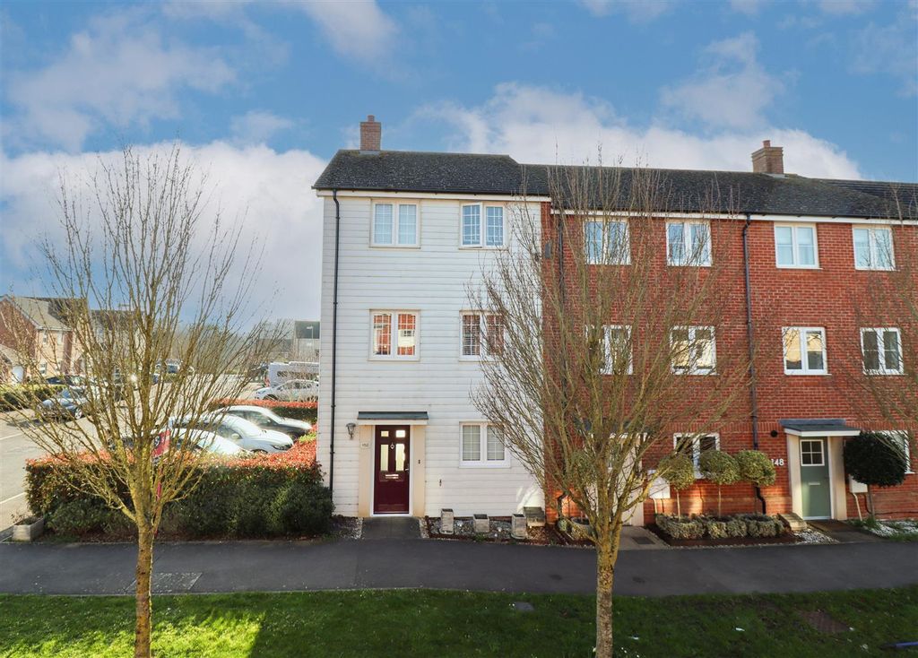 Property photo 1 of 20 Front