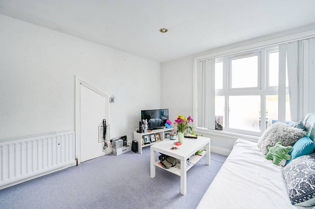 Property photo 3 of 7