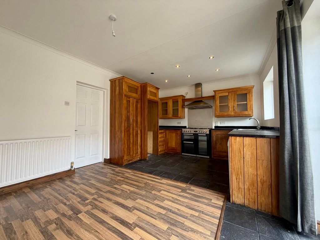 Property photo 3 of 13 Kitchen