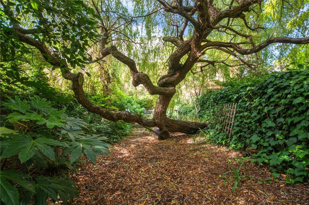 Property photo 2 of 6 Picture No. 12