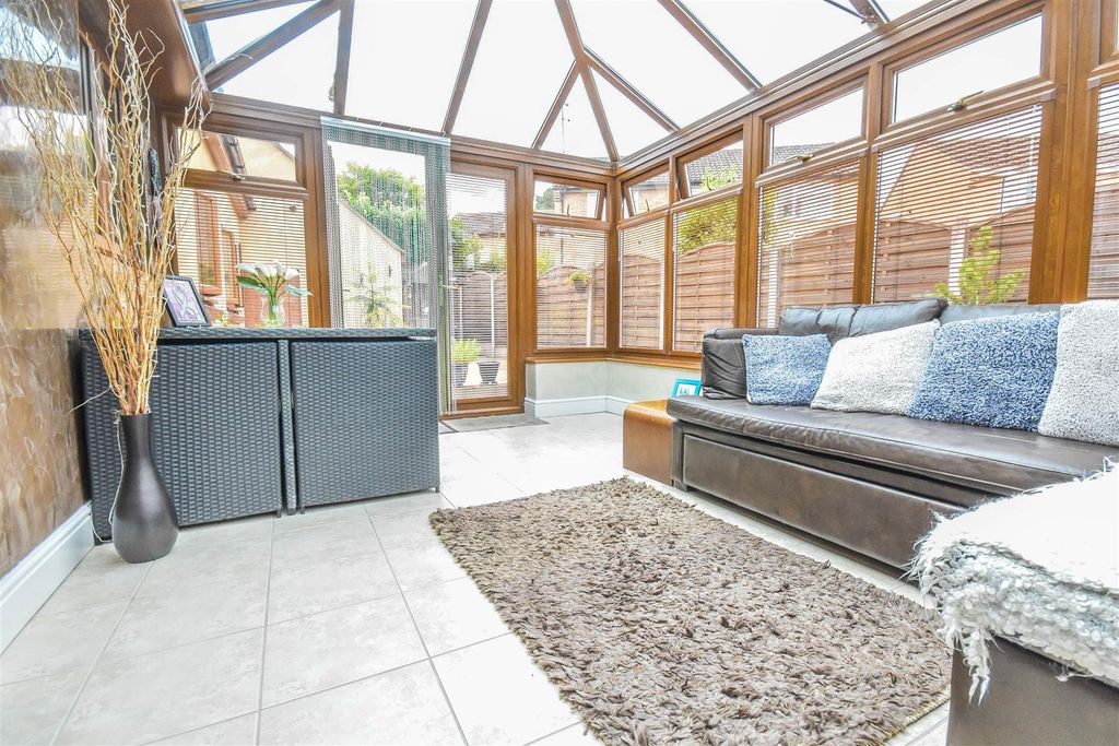 Property photo 3 of 30 Conservatory/Reception Room