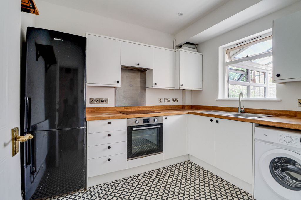 Property photo 3 of 12 Kitchen