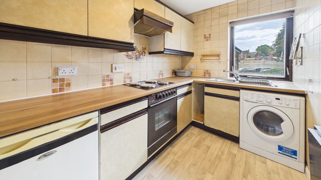 Property photo 2 of 12 5699634