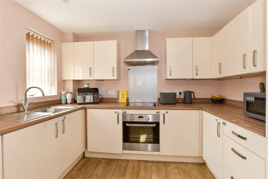 Property photo 2 of 10 Kitchen