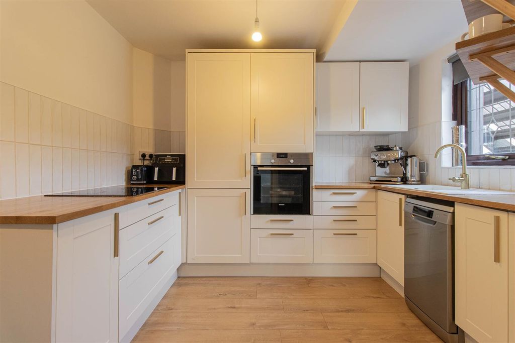 Property photo 2 of 17 Kitchen