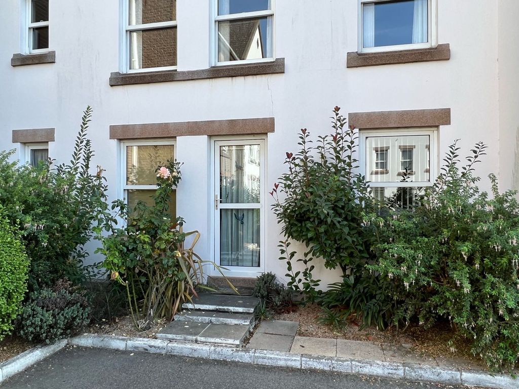 Property photo 1 of 7 Photo 6