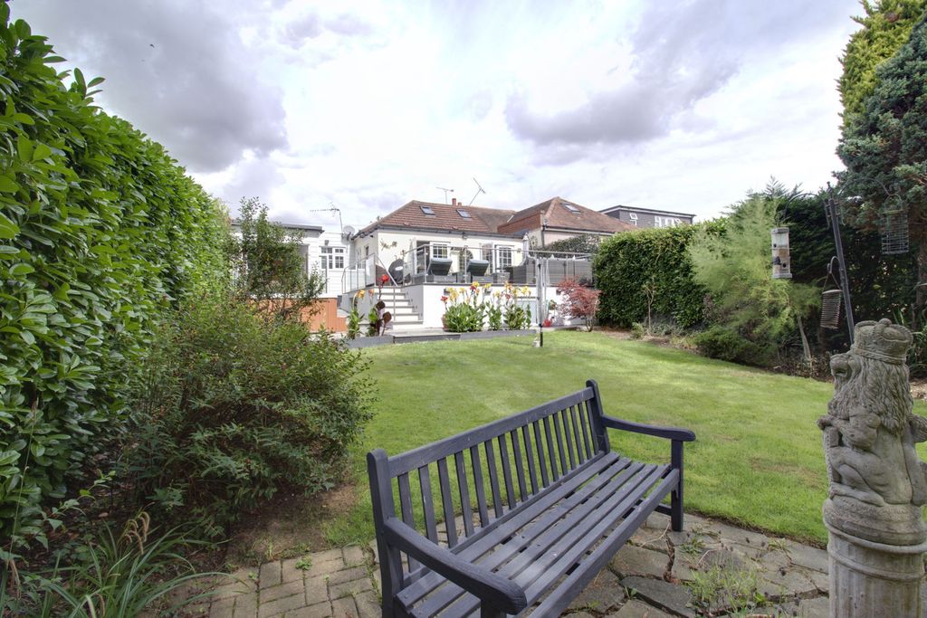 Property photo 2 of 39