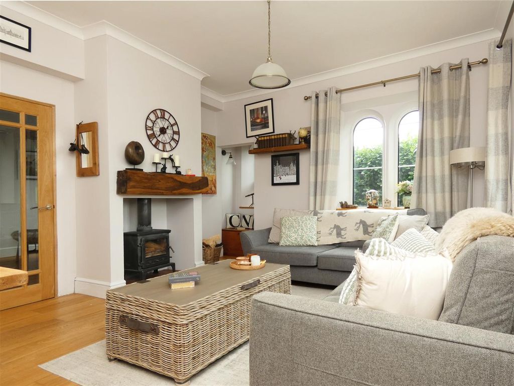 Property photo 2 of 24 Lounge