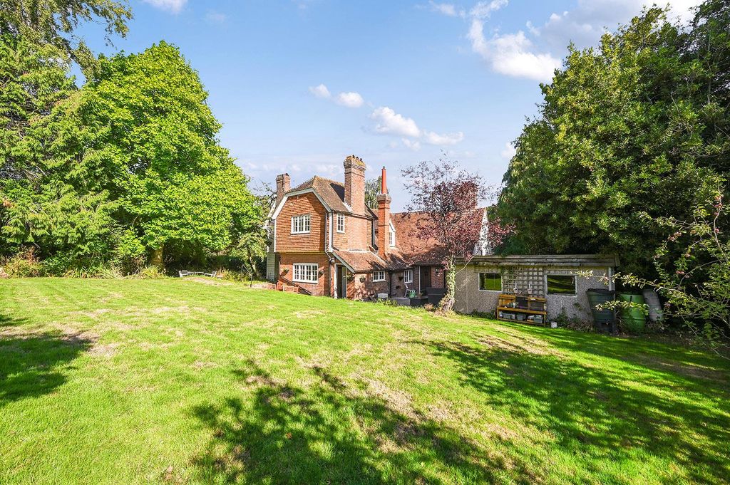 Property photo 3 of 33 Weald-House (38).Jpg
