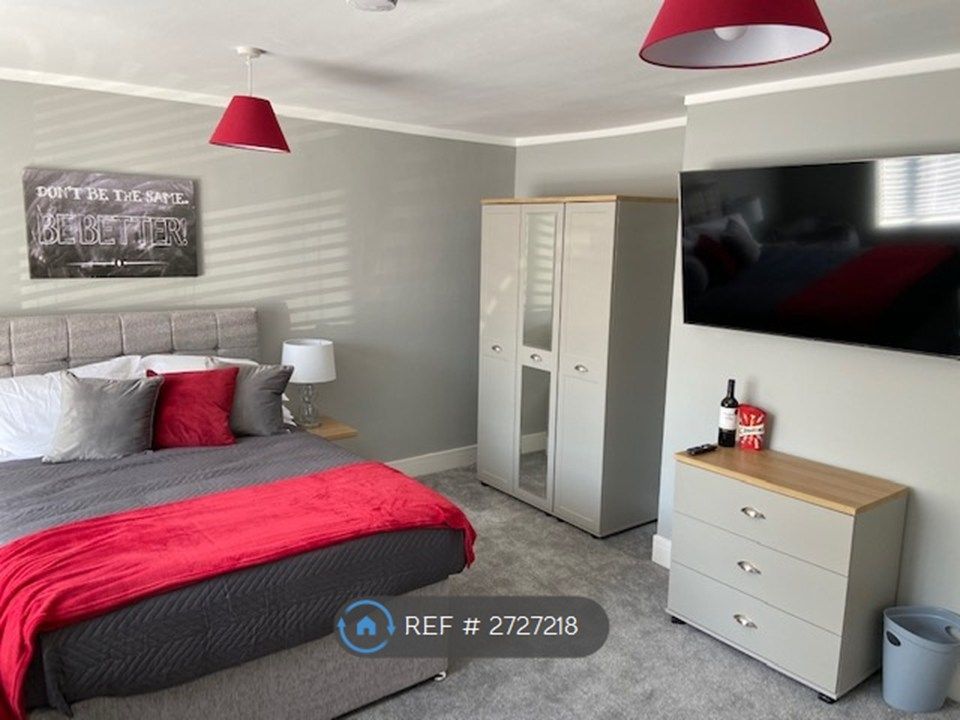 Property photo 1 of 12 Room 1