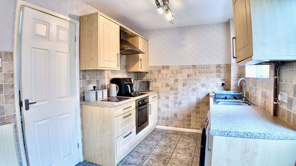 Property photo 3 of 35