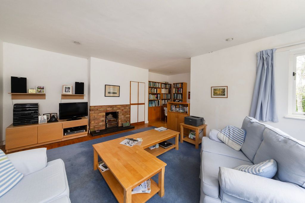 Property photo 2 of 26